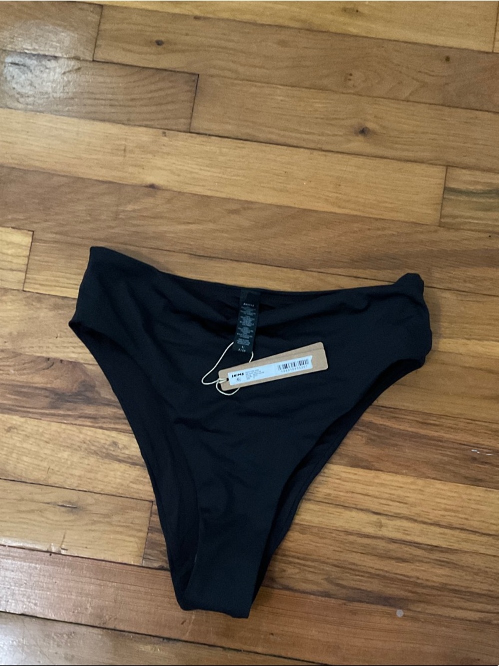 NWT skims mid waist bottom small